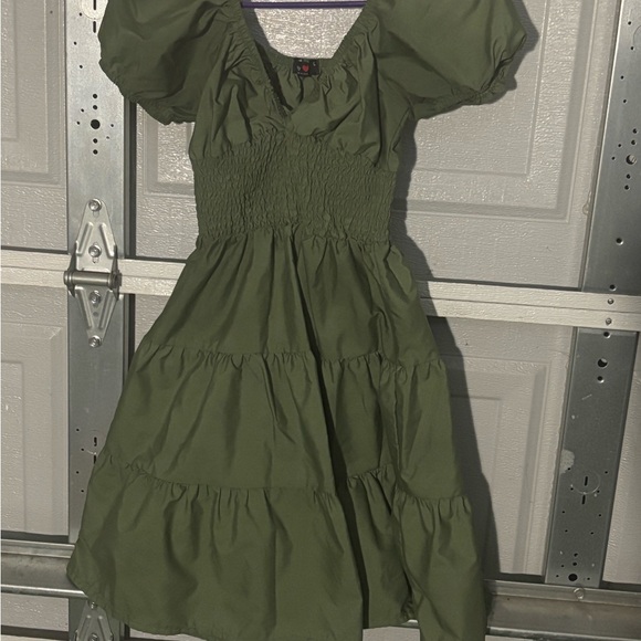 (NWOT) Elegant Green Puff Sleeve Dress - Picture 1 of 4